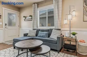 Smart Comfort 2 bed 2 bath near College of Idaho - Image 1