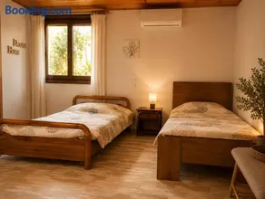 Small Villa Gerani - Image 2