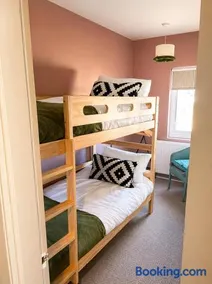 Prime Location 2 Bed Parking Included - Image 5