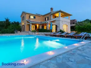 Villa Salvea with heated pool - Image 3
