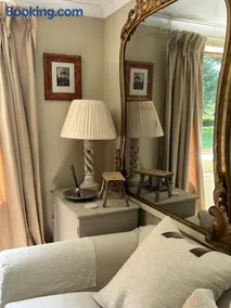 Oak Crest, 2 bedrooms, log fire, scenic views near Chapel Down - Image 1