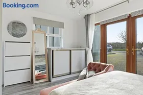 Beautiful small home - Image 3