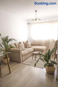La Petite-home near AirPort-wifi-garage-elevator-homely - Image 1
