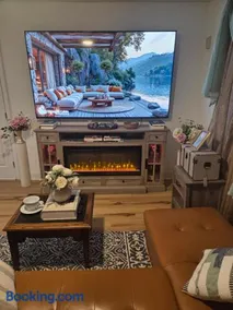 Brooklyn Luxury Suite - Image 5