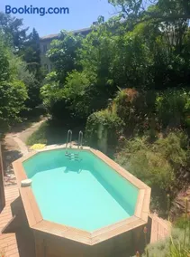 Joli Coin De Verdure Avec Piscine - Image 3