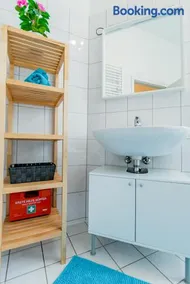 Helle Wohnung mit Balkon & moderner Küche - ideal für Paare mit Kind - Image 4