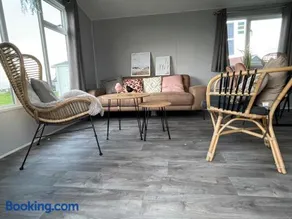 Neues, ruhiges Ferienhaus Nr 46 Chalet mit Meerblick 100 Meter zum Wattenmeer, komplett eingezäunt - Image 3