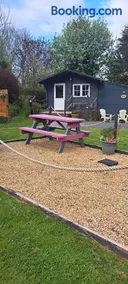 Delightful Studio Log Cabin - Image 4