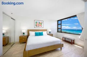 35th Floor at the Waikiki Banyan Amazing Mountain Views FREE PARKING and WiFi - Image 2