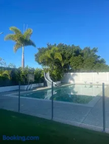 The Waterfront Retreat - Sleeps 16 - Image 3