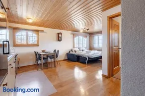 Alpine View Chalet Private Garden & Lake Views - Image 3