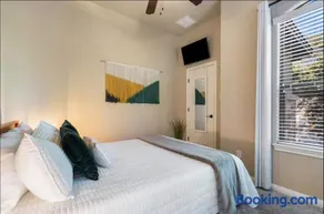 Austin Area Resort Home, Heated Pool, Hot Tub - Image 4