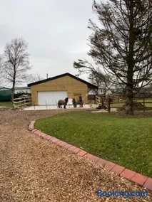 Green Little Acre - Image 2