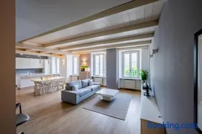 Overlooking The Lake Como Apartments - Image 2