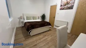 Sangha Hall - Private Ensuite Rooms with Shared Kitchen - Image 3