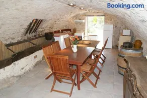 Accommodation in a farmhouse with breathtaking views - Image 4