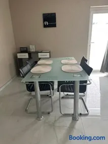 2 Zimmer Holiday Apartment in Karben mit Privatparkplatz-self Check in-15min bis Frankfurt-25min bis Flughafen - Image 2
