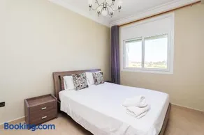Résidence Élégante avec Piscine et 3 Chambre - Image 3