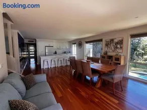 Bay Breeze Retreat - Image 3