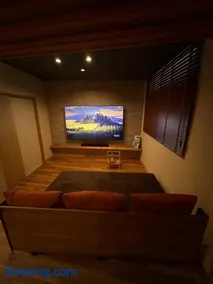 暮らすように泊まる 町家の一棟貸し宿 縁 ENISHI ENISHI Private Machiya Rental to Live Like a Local - Image 1