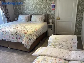 Tatson Farmhouse B&B - Image 3