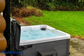 Finest Retreats - Tarkas Holt Log Cabin, Stowford - Image 2