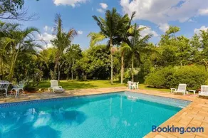 Linda Chácara em Condomínio com Piscina Climatizada, 5 Quartos, Churrasqueira e Muita Natureza a 40 Min de SP - Image 2