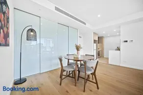 Castle Hill Modern 2BR Apartment - Image 5