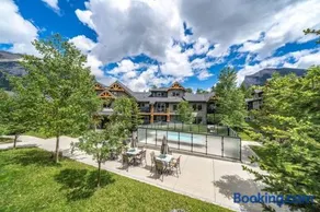 3 Bedroom Mountain Retreat New full-renovation Near Banff Canmore Sleeps 8 Sanitizing Protocols NEWL - Image 3