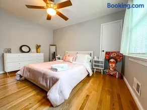 Charming 3BR Apartment in the Heart of Richmond - Image 1