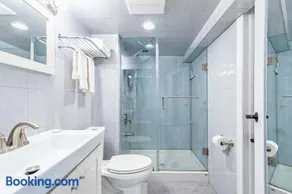 St Clair Hotel - Cozy Basement Suite with Parking - Image 4