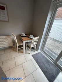 Wessex Stays - Spacious 1 Bedroom Property - Image 5