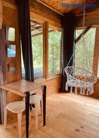 Chalet romantique avec jacuzzi privatif au cœur de la forêt - Image 4