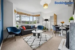 2 Bedroom Bungalow with Parking that Sleeps 6 - Image 2