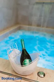 LUXUITE Villa con Piscina e sauna o villa con jacuzzi e doccia emozionale - Image 3