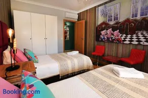 HENRI'S APARTMENTS - Pátio do Convento - Image 2