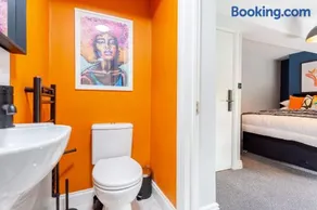 Ashton Getaway Sleeps 14 Free Parking - Image 3