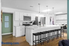 8BR Mesa Retreat with Private Pool & Arcade, Sleeps 18 - Image 1