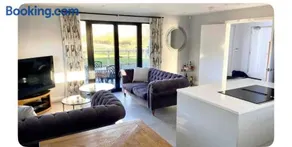 Luxury 2 bed home - Image 4