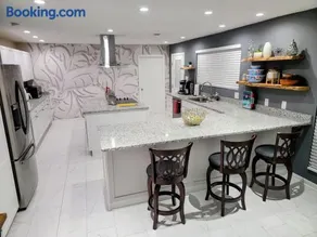 Spacious Retreat with Pool - 15 min to Downtown - Image 3