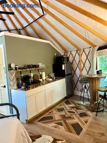 Deer Pass - Luxury Glamping Yurt Near Deep CreekMd - Image 1