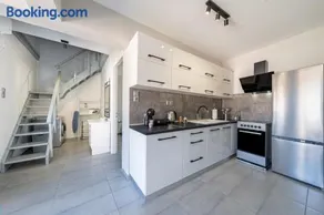 Kate House - Image 3