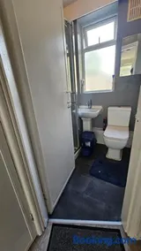 Cozy house near to city Airport 204 Porters Avenue, Dagenham - Image 2