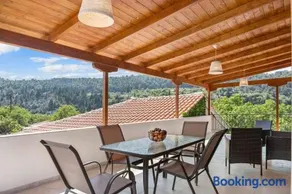 Ameli Apartment W/ Mountain View - Image 2