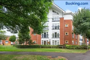 2 Bedroom Flat with River View - Image 2
