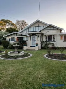 Mirrabooka Guest House - Image 1