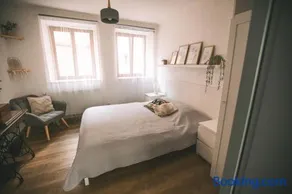 KVARTÝR - apartmán v centru na náměstí - citlivě zrekonstruovaný - Image 3