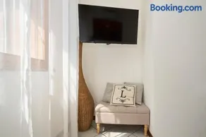-LUMINOSA 5 STARS WITH BALCONY- Wifi Netflix 15 minutes from Duomo - Image 4