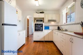 Compton House - Image 3