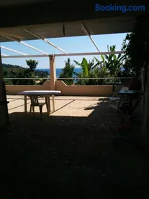 Varagoulis Giannis & Lenas Apartments - Image 1